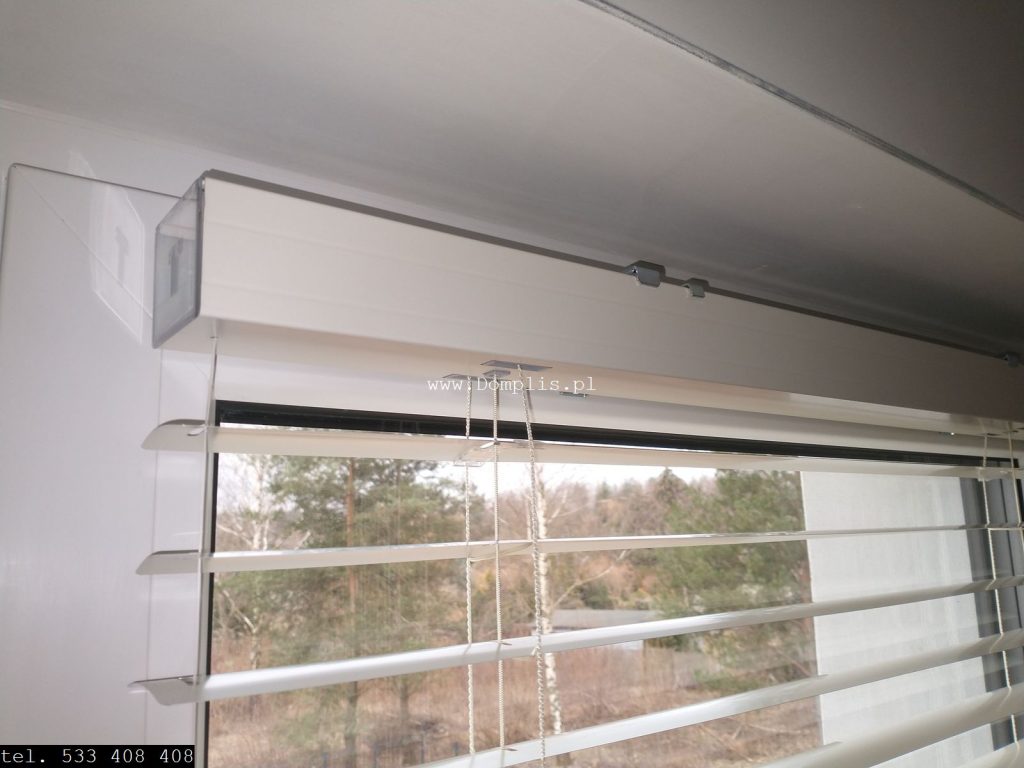 Żaluzje aluminiowe 50 na oknie 